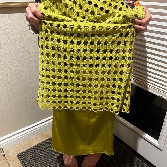 Worth NY, chartreuse pencil/sheath dress size 10. Circa 2013 retailed @$495. - Picture 3 of 4